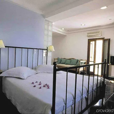 Xenios Theoxenia 오라누폴리